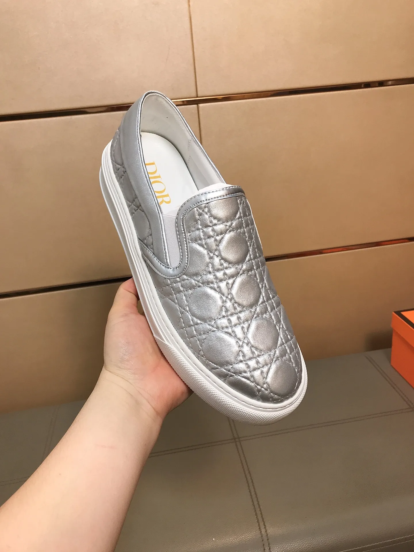 Factory price 400 🔥🔥 (Dior) new men's casual sports shoes 👣 Full of charm, luxury style gentleman's shoes Upper: Made of embossed cowhide imported from Italy, breathable leather lining. Brand wear-resistant soles; with classic logo💋The whole pair of shoes is fashionable and casual without losing high-end style🎈🎈Size: 39-44 (45.46 can be customized)